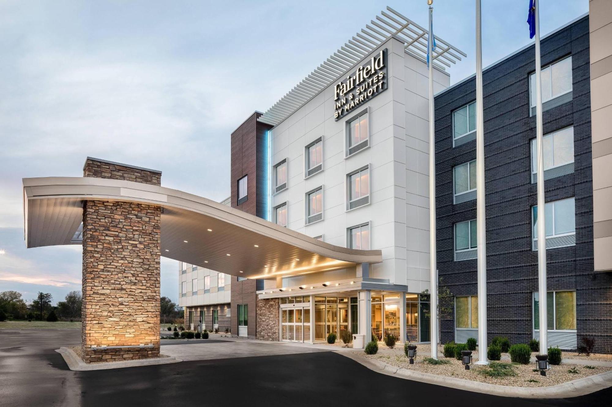 Fairfield Inn & Suites By Marriott Kenosha פלזנט פררי מראה חיצוני תמונה