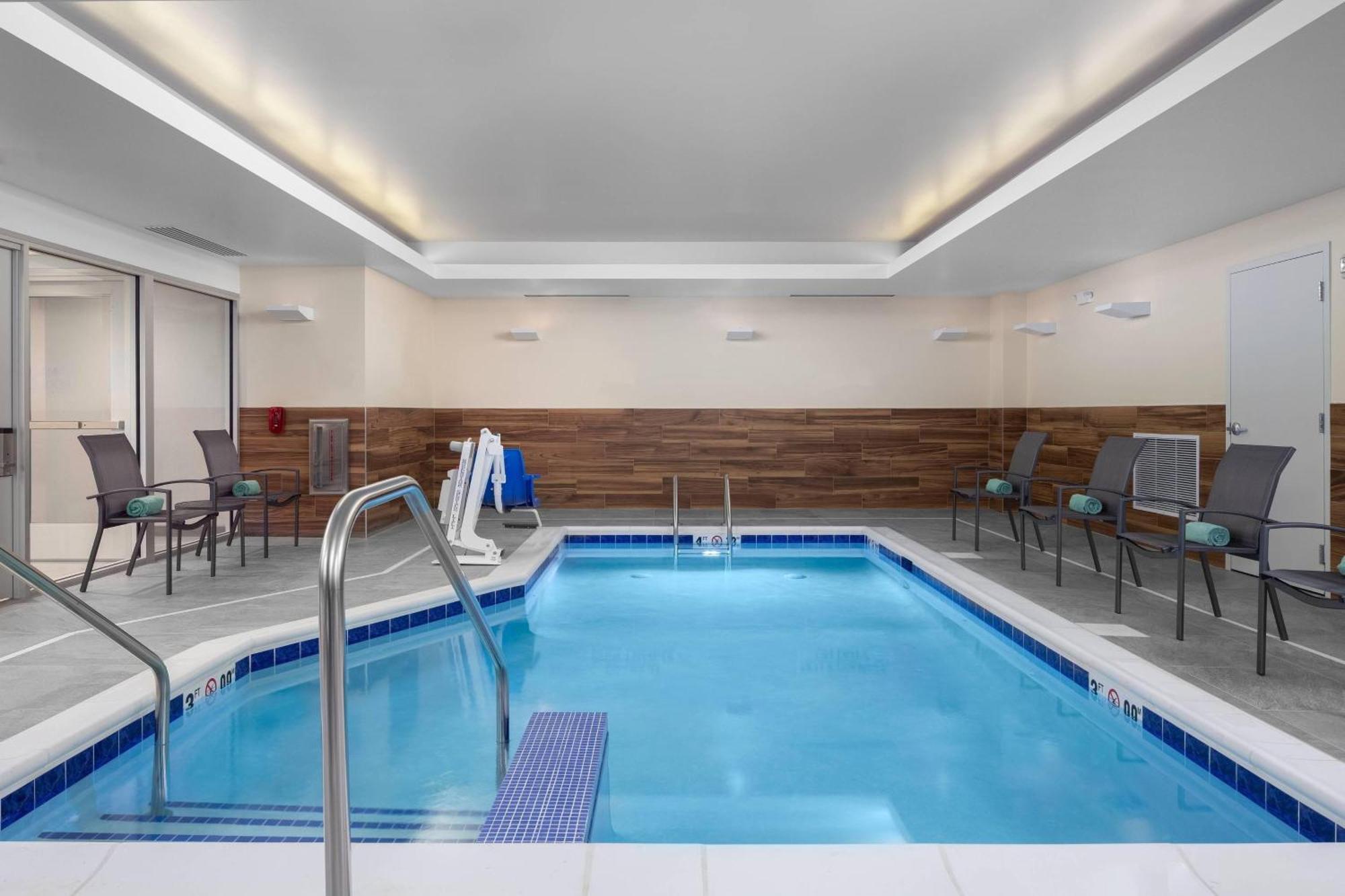 Fairfield Inn & Suites By Marriott Kenosha פלזנט פררי מראה חיצוני תמונה