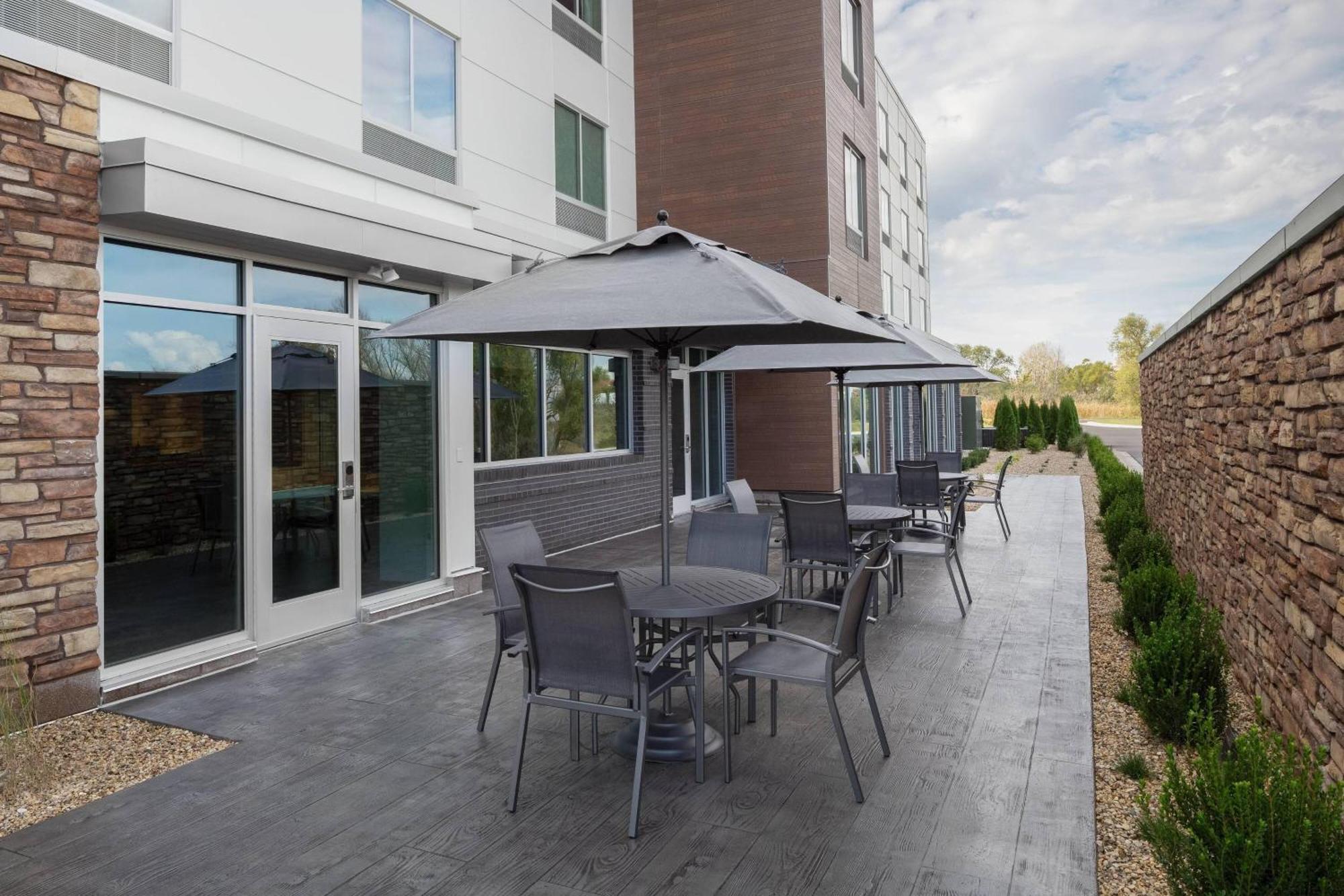 Fairfield Inn & Suites By Marriott Kenosha פלזנט פררי מראה חיצוני תמונה