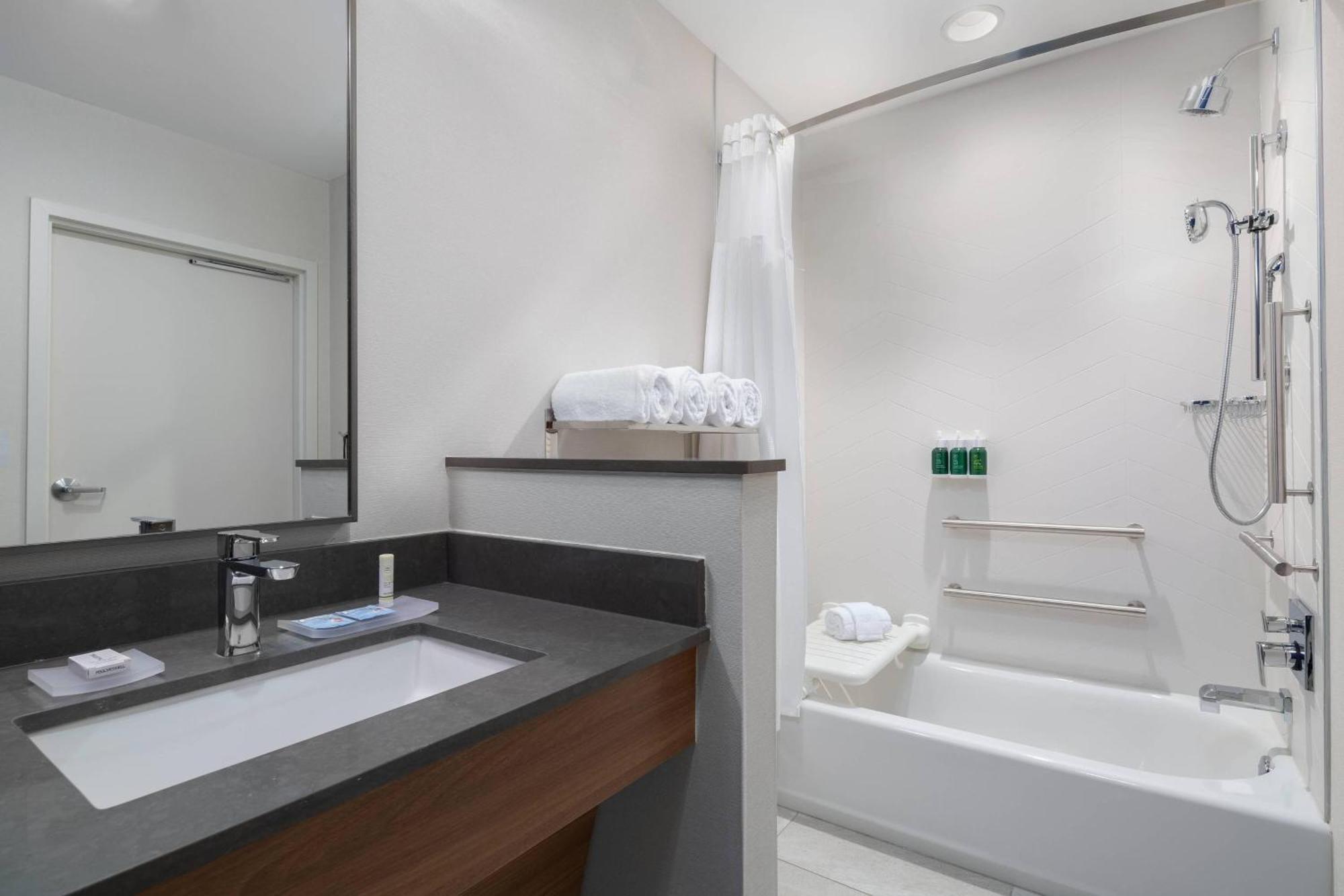 Fairfield Inn & Suites By Marriott Kenosha פלזנט פררי מראה חיצוני תמונה